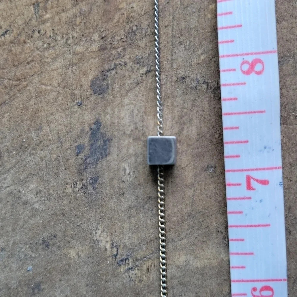 Avon  Square Necklace - Picture 4 of 6